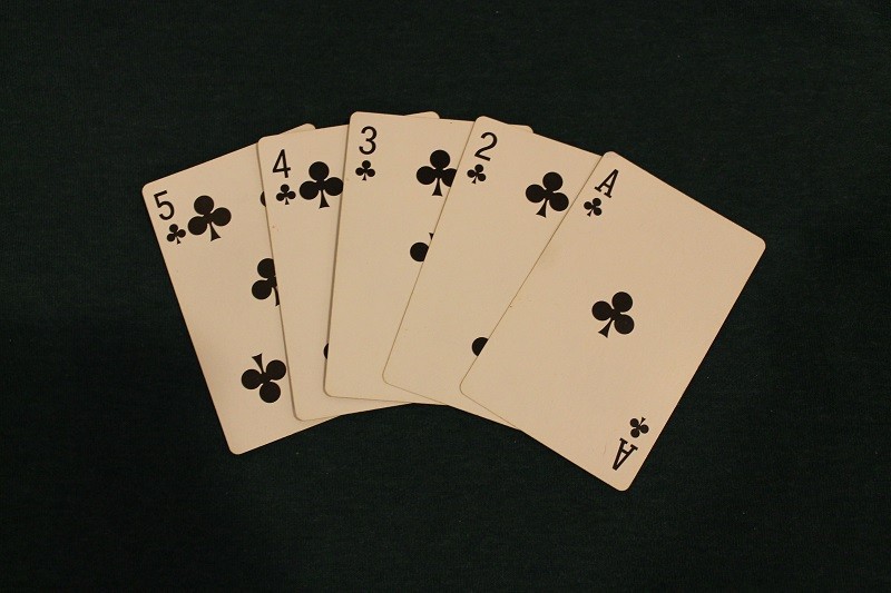 Стрит в покере с тузом