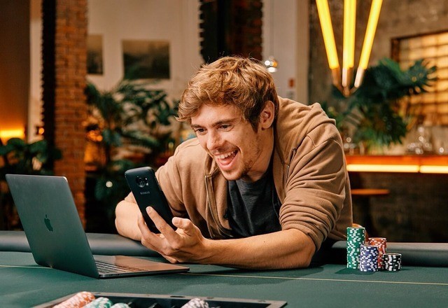 Федор Хольц выиграл HU-баттл против Виктора Малиновского