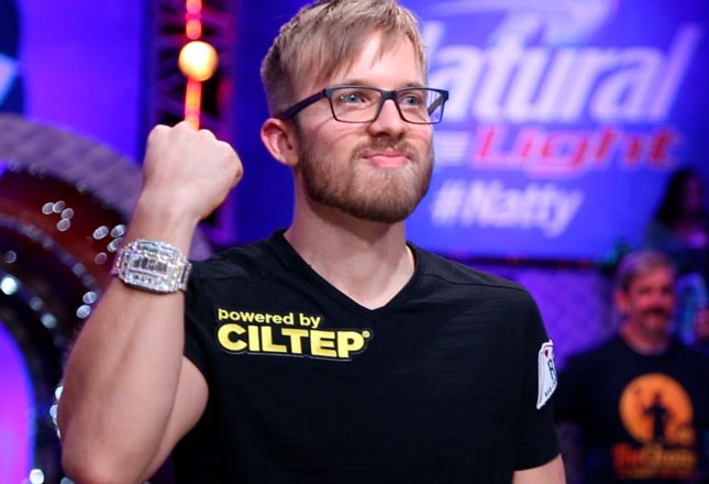 Мартин Якобсон завершил спонсорский контракт с 888poker