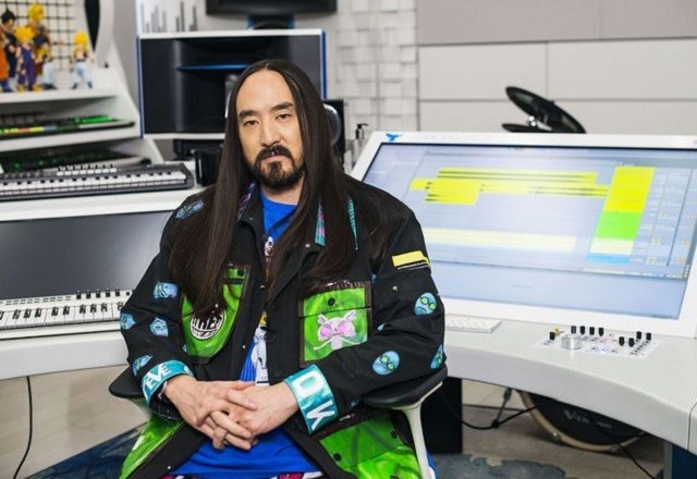 Стив Аоки провел санкционированную домашнюю игру для пяти победителей конкурса